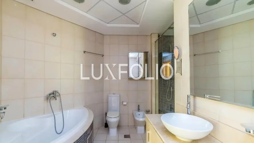 Apartamento de 3 dormitorios en Shoreline Apartments, UAE No. 619 № 7