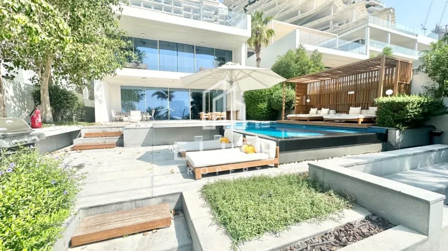 Villa de 5 dormitorios en FIVE Palm Jumeirah, UAE No. 1143 № 1