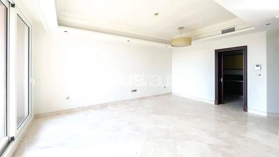 Apartamento de 2 dormitorios en Palm Jumeirah, UAE No. 566 № 3