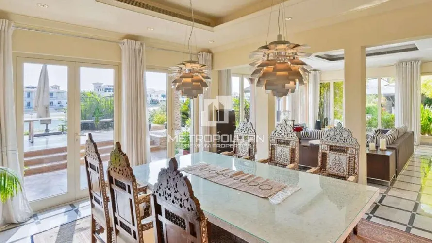 Villa de 5 dormitorios en Signature Villas, UAE No. 359 № 3