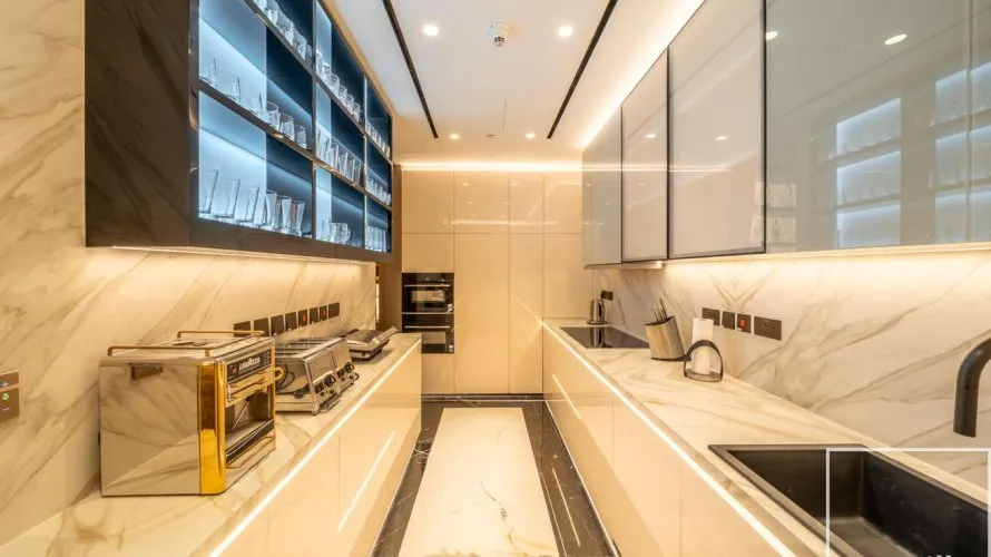 Apartamento de 3 dormitorios en The Crescent, UAE No. 790 № 9