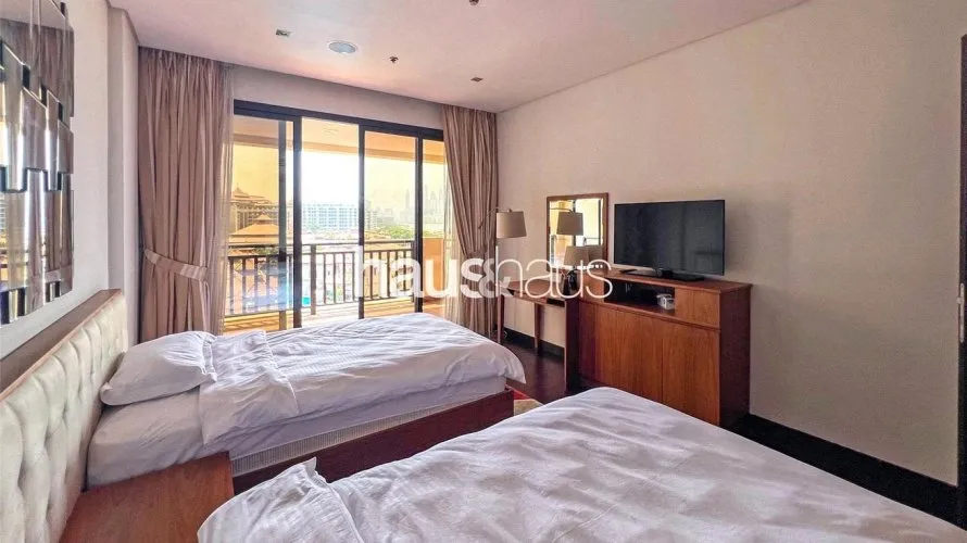 Apartamento de 2 dormitorios en Palm Jumeirah, UAE No. 560 № 2
