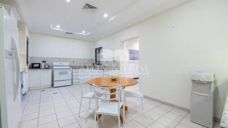 Villa de 4 dormitorios en Canal Cove Villas, UAE No. 826