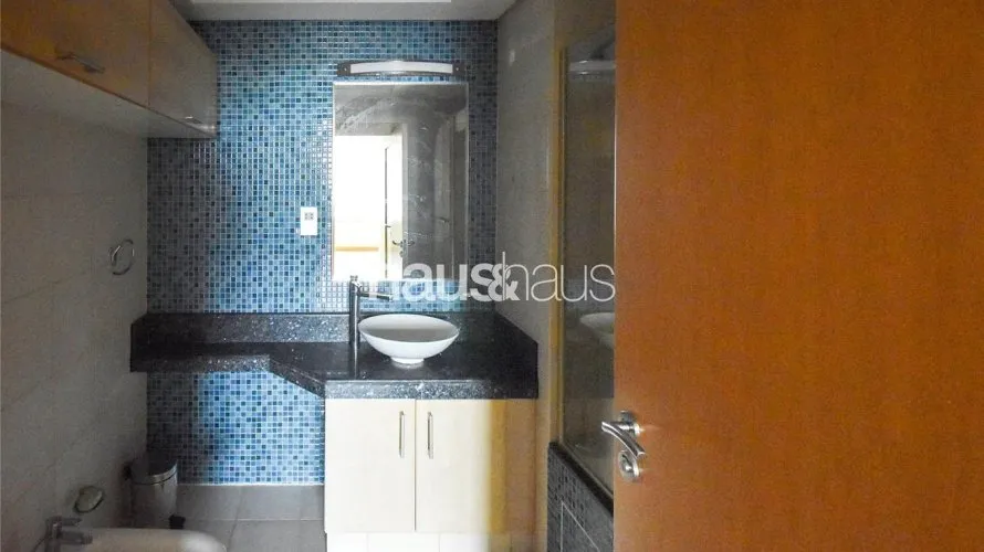 Apartamento de 1 dormitorio en Shoreline Apartments, UAE No. 542 № 8