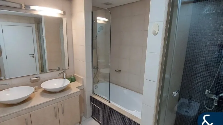 Apartamento de 2 dormitorios en Shoreline Apartments, UAE No. 1361 № 10