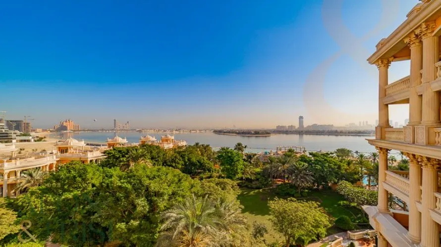 Apartamento de 2 dormitorios en The Crescent, UAE No. 802