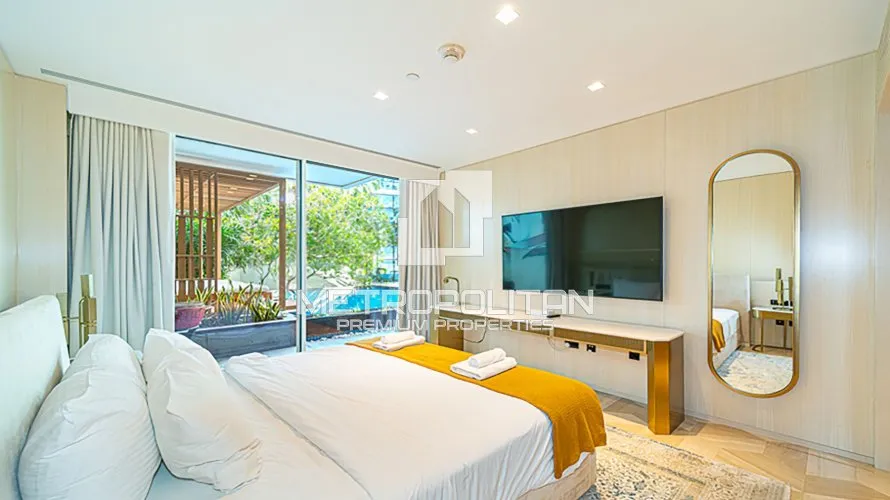 Apartamento de 2 dormitorios en FIVE Palm Jumeirah, UAE No. 245 № 12