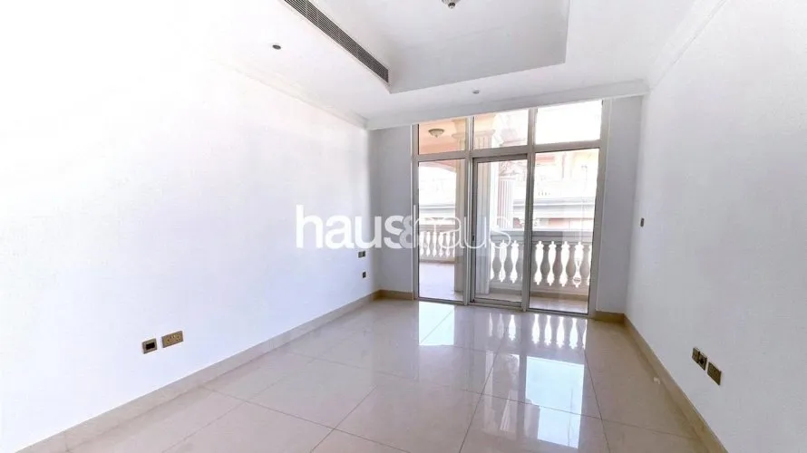 Apartamento de 2 dormitorios en The Crescent, UAE No. 554 № 7