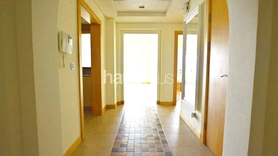 Apartamento de 2 dormitorios en Shoreline Apartments, UAE No. 588 № 1