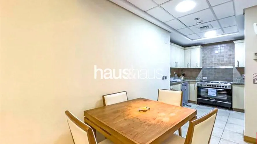 Apartamento de 1 dormitorio en Shoreline Apartments, UAE No. 572 № 1