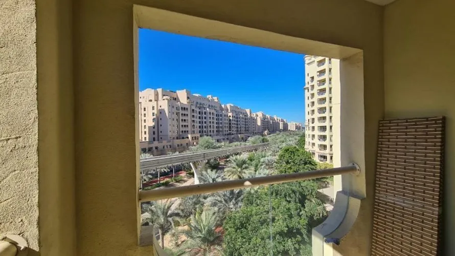 Apartamento de 2 dormitorios en Shoreline Apartments, UAE No. 822 № 2