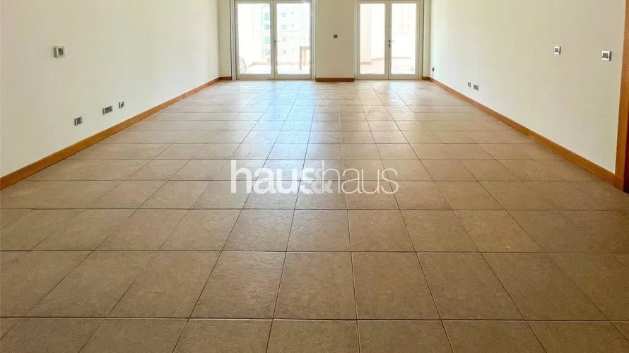 Apartamento de 2 dormitorios en Shoreline Apartments, UAE No. 567 № 1