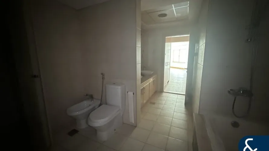 Apartamento de 2 dormitorios en Shoreline Apartments, UAE No. 1355 № 2