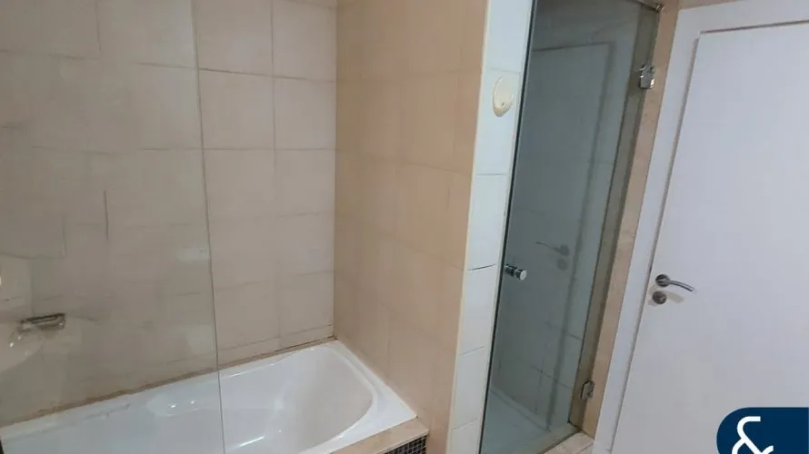 Apartamento de 2 dormitorios en Shoreline Apartments, UAE No. 1361 № 11