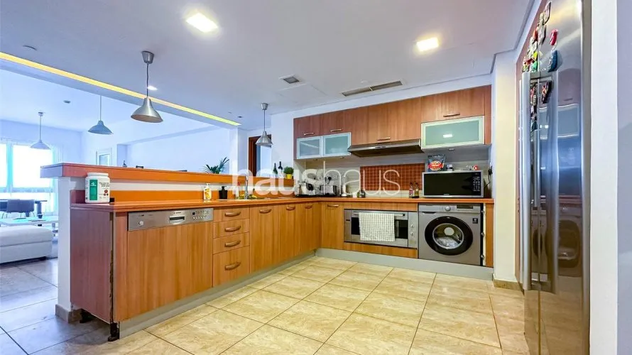 Apartamento de 2 dormitorios en Marina Residences, UAE No. 590 № 2