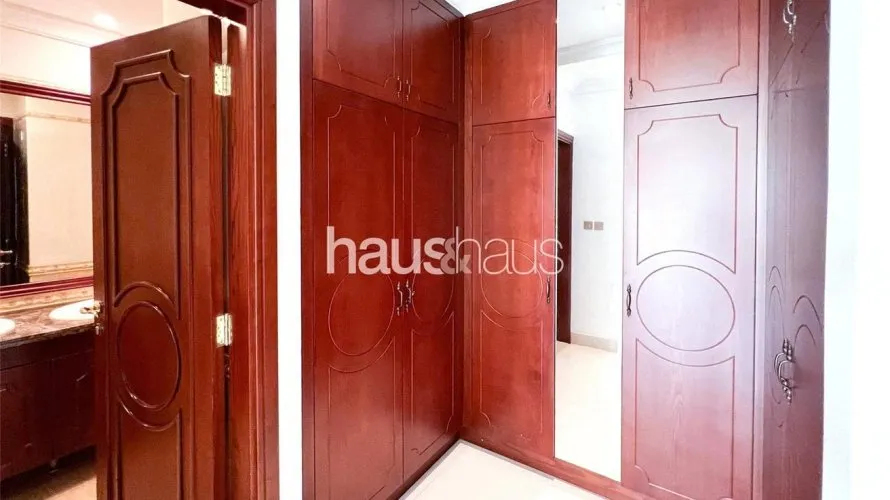 Apartamento de 2 dormitorios en The Crescent, UAE No. 554 № 3