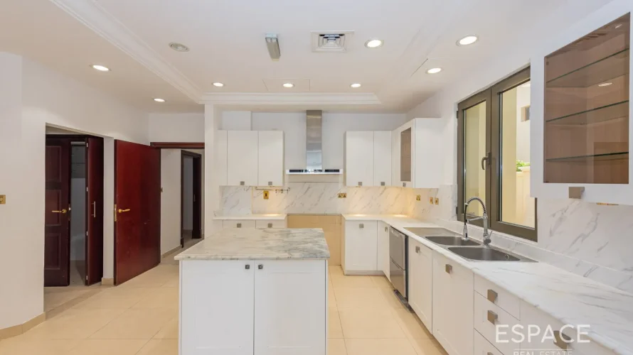 Villa de 5 dormitorios en Palm Jumeirah, UAE No. 866 № 2