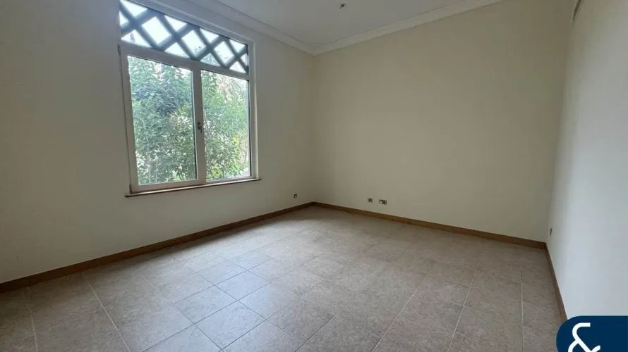 Apartamento de 2 dormitorios en Shoreline Apartments, UAE No. 1205