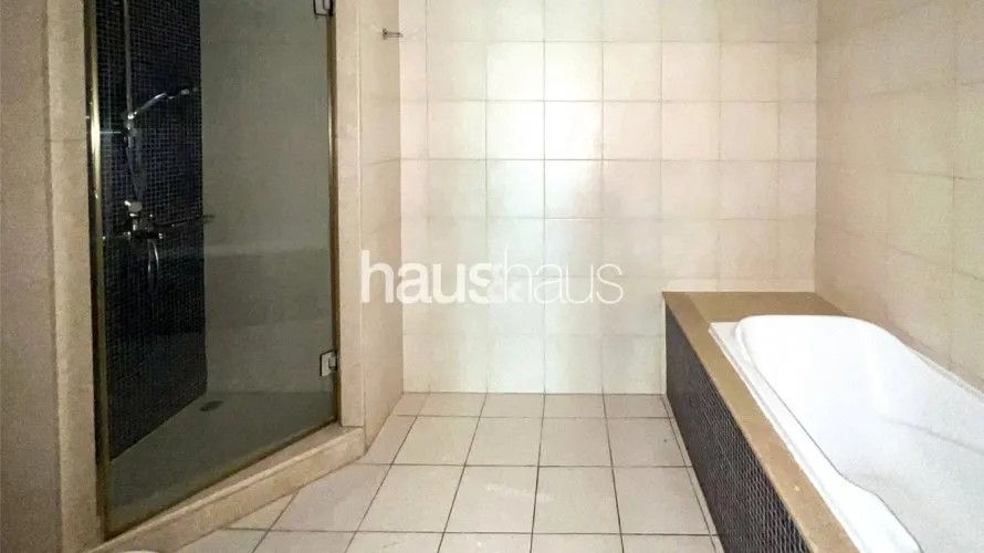 Apartamento de 2 dormitorios en Shoreline Apartments, UAE No. 567 № 5