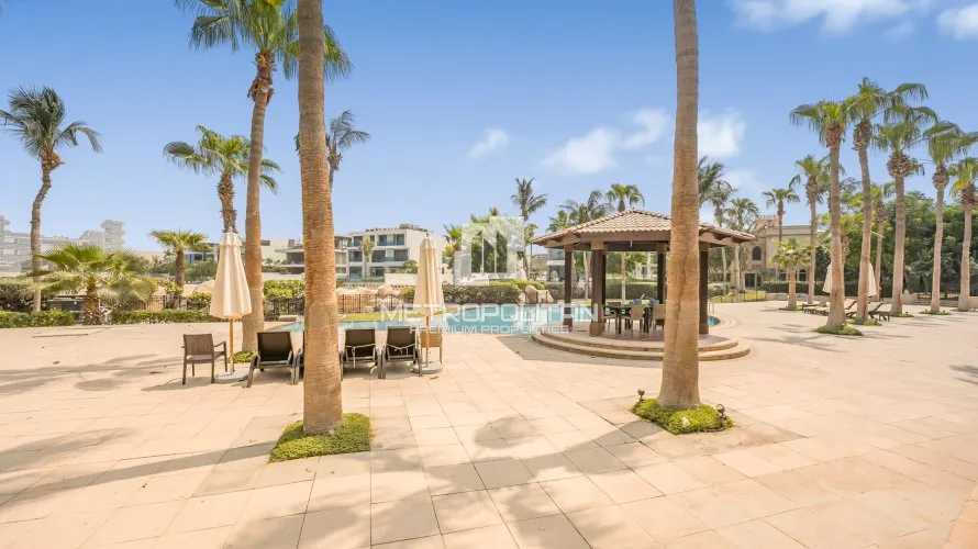Villa de 4 dormitorios en Palm Jumeirah, UAE No. 977