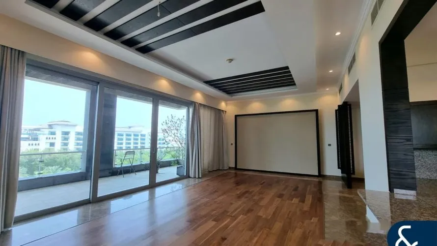 Apartamento de 2 dormitorios en The Crescent, UAE No. 1073 № 1