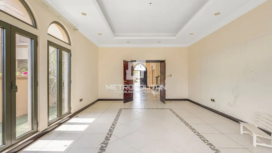 Villa de 4 dormitorios en Palm Jumeirah, UAE No. 977 № 6