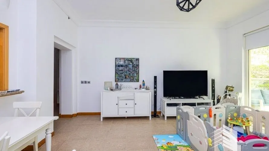 Apartamento de 2 dormitorios en Shoreline Apartments, UAE No. 243 № 1