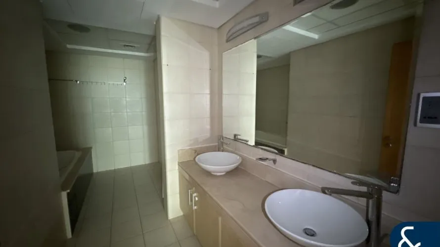 Apartamento de 2 dormitorios en Shoreline Apartments, UAE No. 1355 № 4