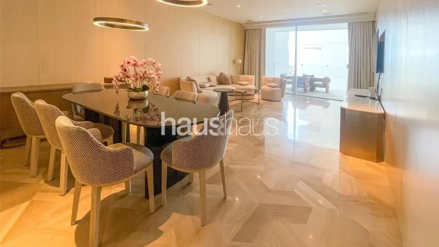 Apartamento de 3 dormitorios en FIVE Palm Jumeirah, UAE No. 551 № 1