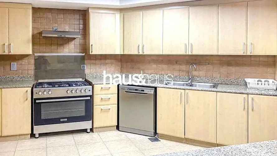 Apartamento de 2 dormitorios en Shoreline Apartments, UAE No. 588 № 5