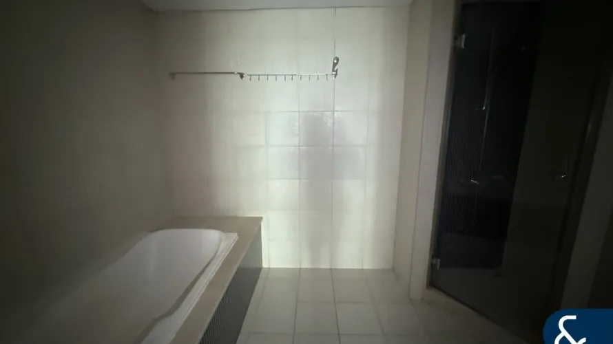 Apartamento de 2 dormitorios en Shoreline Apartments, UAE No. 1355 № 3