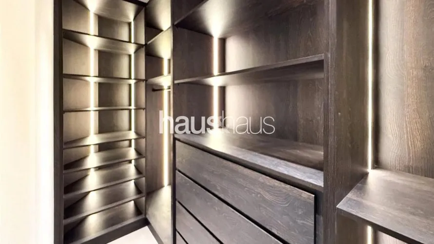 Adosado de 4 dormitorios en Golden Mile, UAE No. 580 № 3