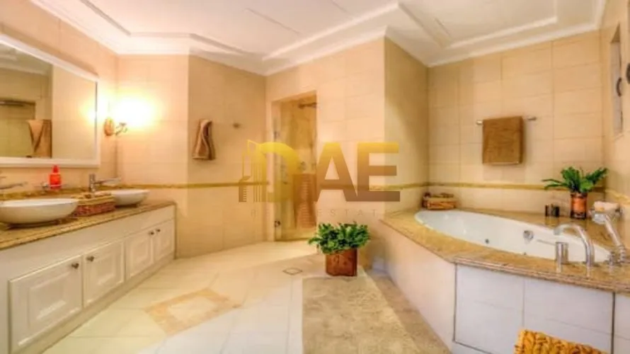 Villa de 6 dormitorios en Palm Jumeirah, UAE No. 169 № 1