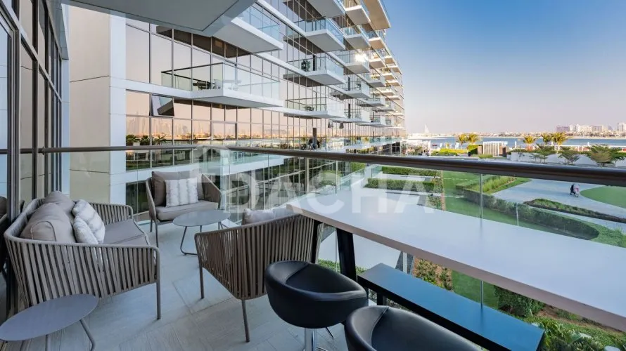 Apartamento de 3 dormitorios en The Crescent, UAE No. 1568 № 1