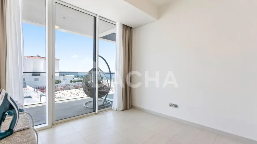 Apartamento de 4 dormitorios en The Crescent, UAE No. 1764