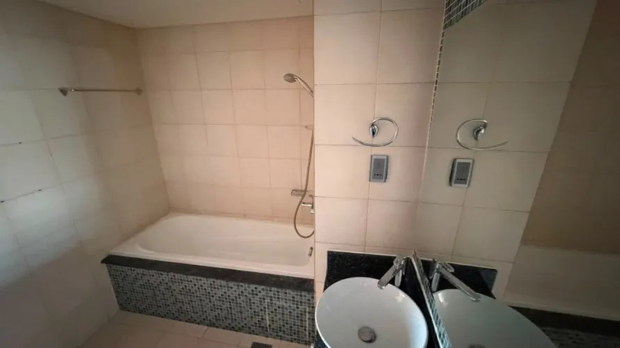 Apartamento de 2 dormitorios en Shoreline Apartments, UAE No. 2283 № 2