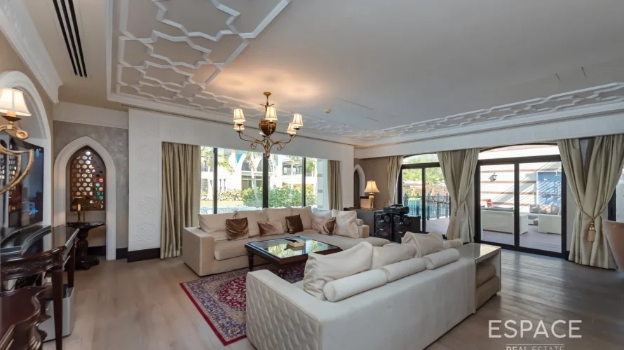 Villa de 4 chambres à Palm Jumeirah, UAE No. 870 № 1