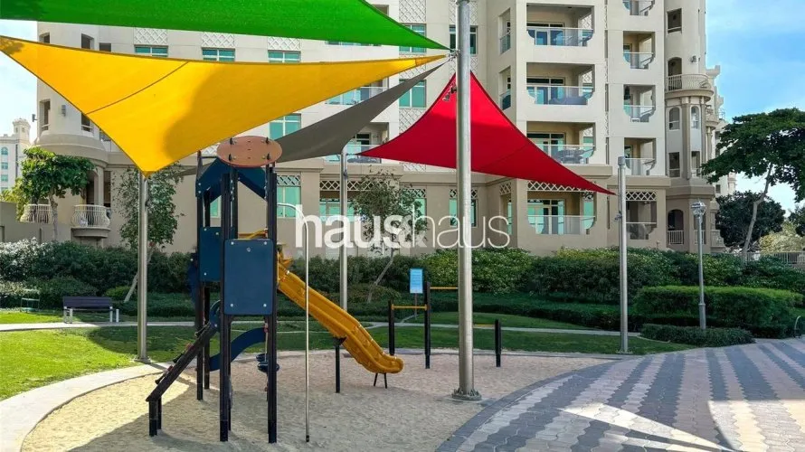 Appartement de 2 chambres à Shoreline Apartments, UAE No. 588 № 7