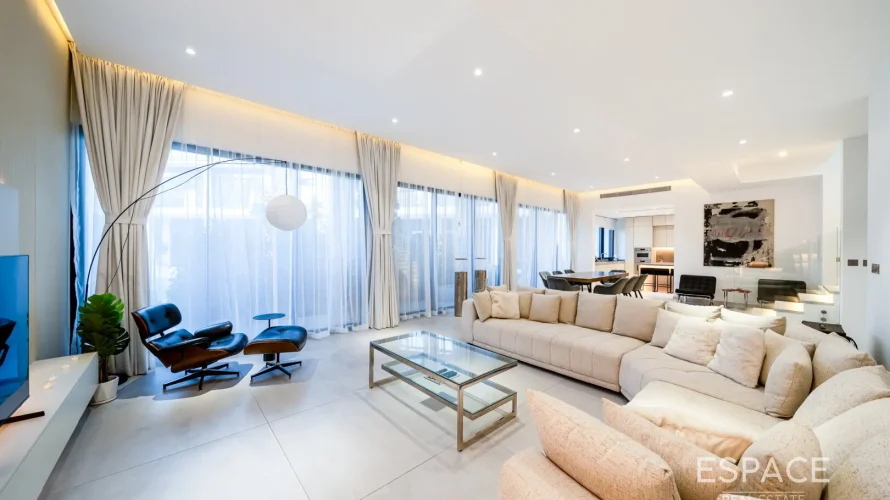 Maison de ville de 4 chambres à Palma Residences, UAE No. 929 № 1