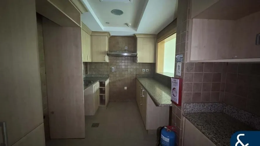 Appartement de 2 chambres à Shoreline Apartments, UAE No. 1205 № 3