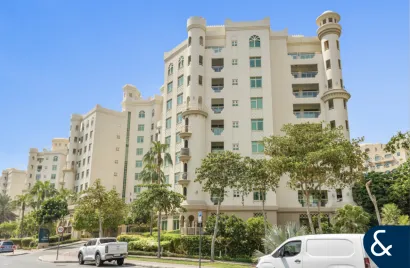 Appartement de 1 chambre à Shoreline Apartments, UAE No. 1053