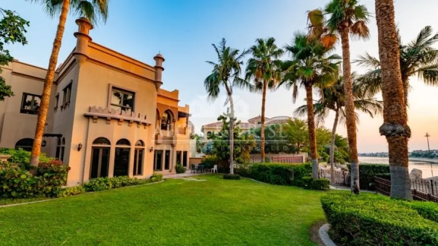 Villa de 4 chambres à Canal Cove Villas, UAE No. 826 № 1