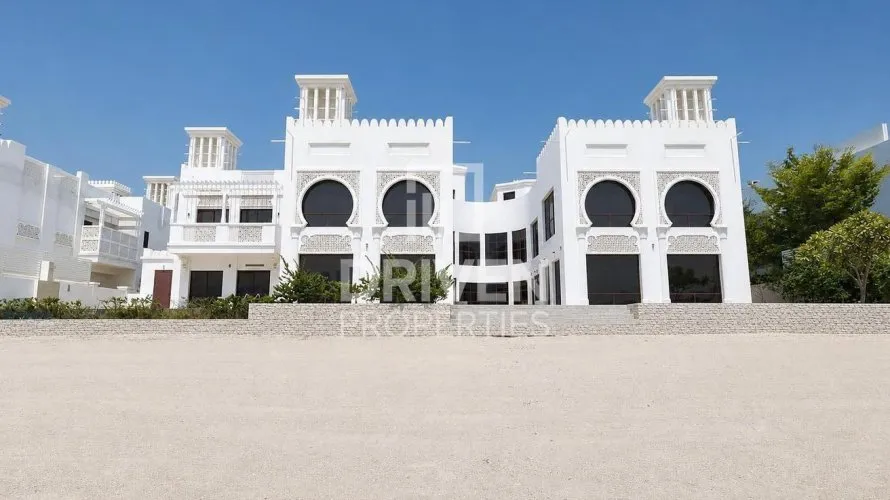 Villa de 5 chambres à Signature Villas, UAE No. 2754 № 4