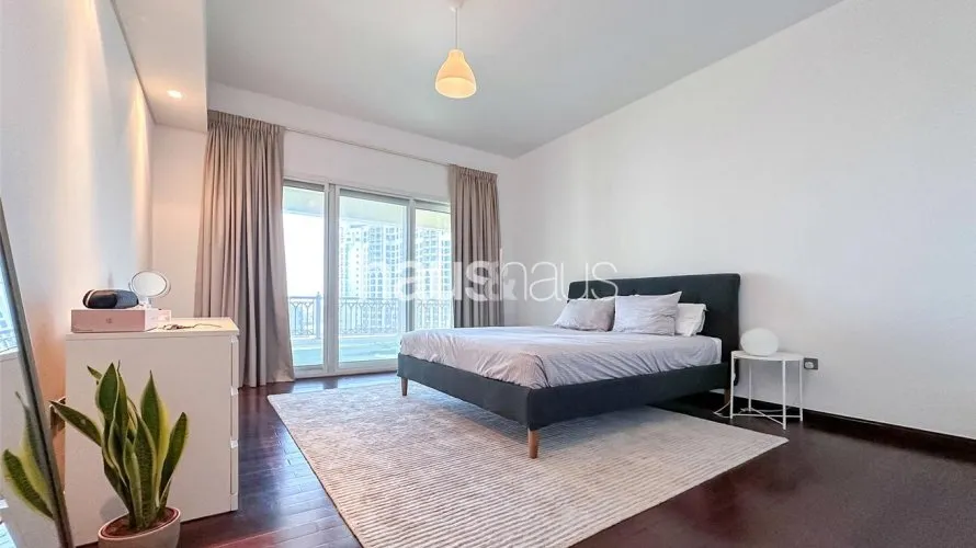 Квартира с 2 спальнями в  Marina Residences, Пальма Джумейра, Дубай, ОАЭ №590 № 1