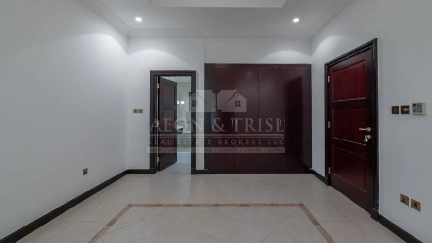 Вилла с 4 спальнями в  Canal Cove Villas, Пальма Джумейра, Дубай, ОАЭ №823 № 1