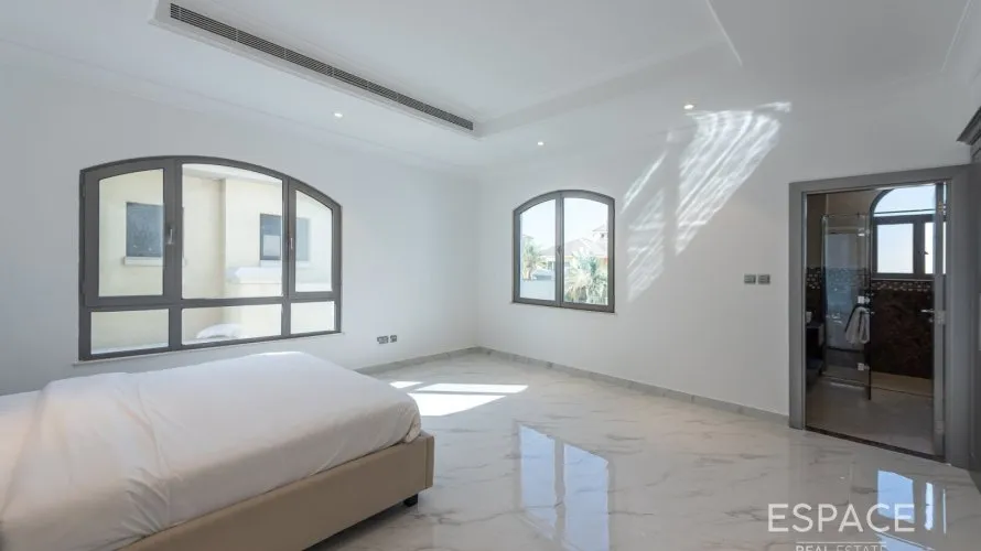 4 bedrooms villa for sale , Palm Jumeirah, Dubai, UAE No. 878 № 13