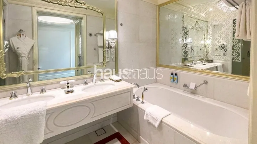 1 room hotel apartment for sale , The Crescent, Palm Jumeirah, Dubai, UAE No. 578 № 3