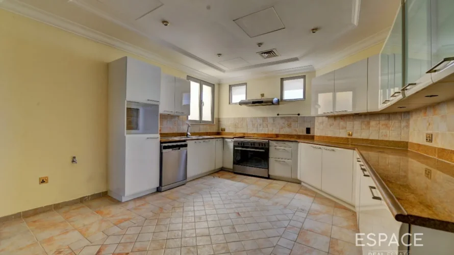 5 bedrooms villa for sale , Palm Jumeirah, Dubai, UAE No. 864 № 1