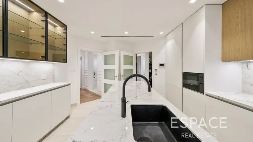 4 bedrooms villa for sale , Palm Jumeirah, Dubai, UAE No. 884 № 16