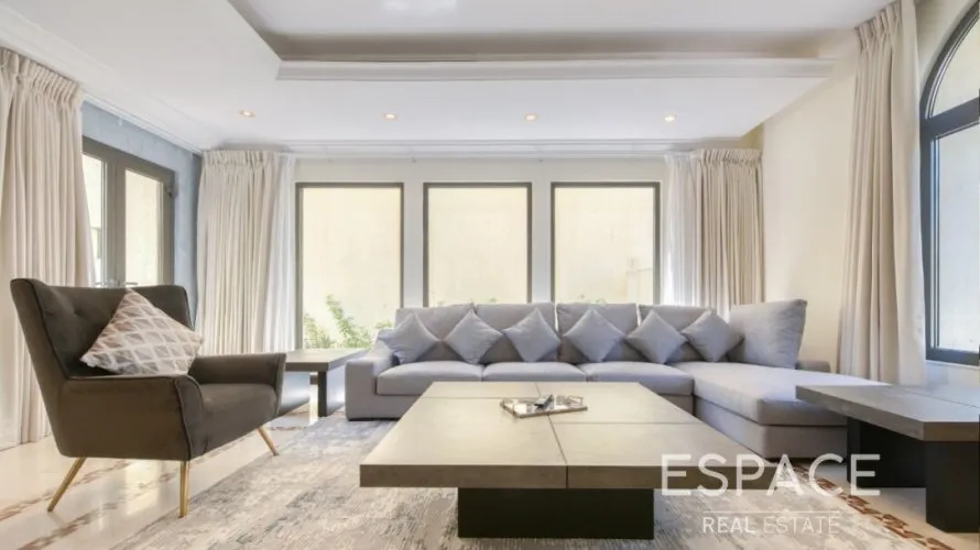 5 bedrooms villa for sale , Palm Jumeirah, Dubai, UAE No. 887